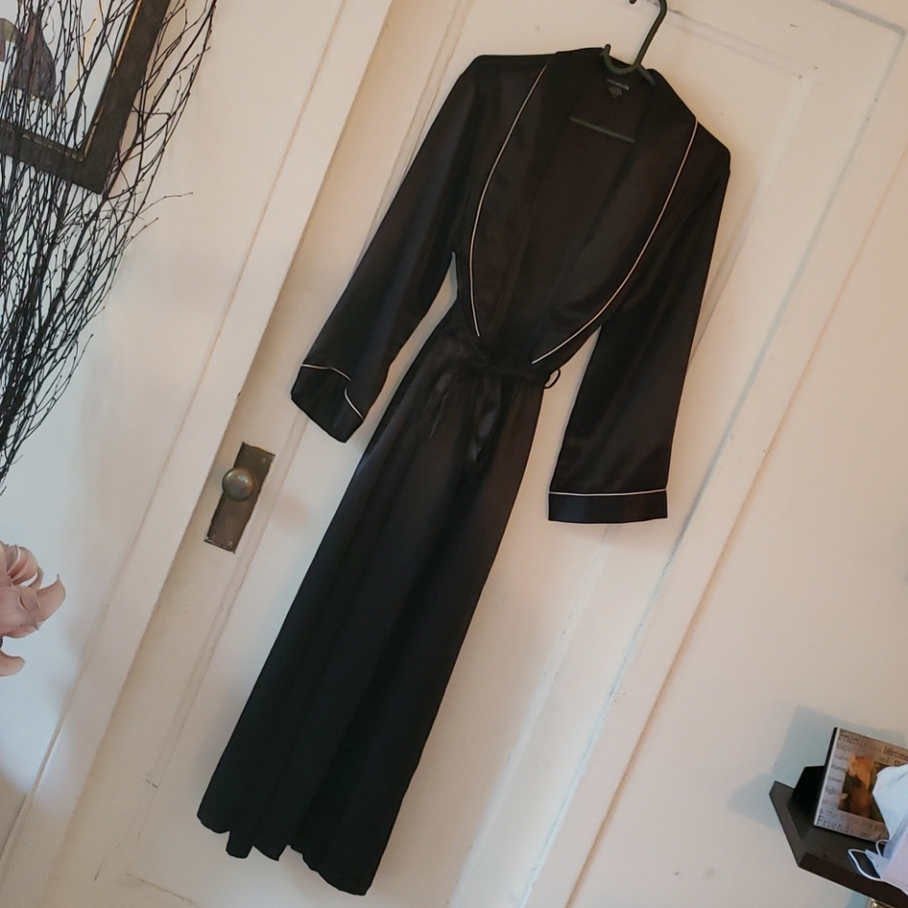 Jones New York Black Satin Robe